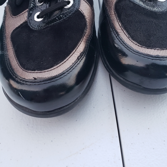 Mephisto Patent and Suede Lace Up Black and Copper - Picture 14 of 14